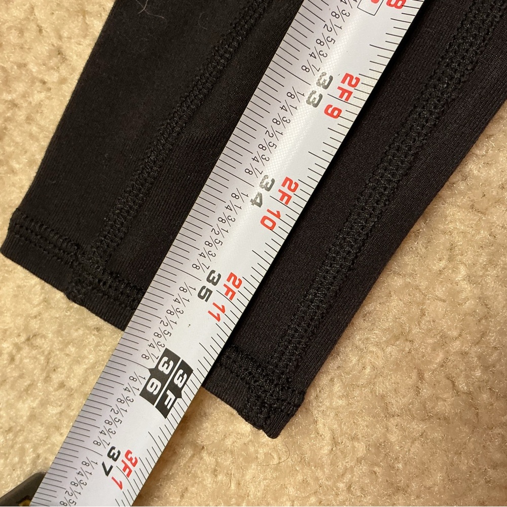 ALO Yoga Black cargo leggings - Picture 6 of 6